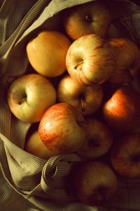 혈당 급상승을 막아주는 건강 과일 사과